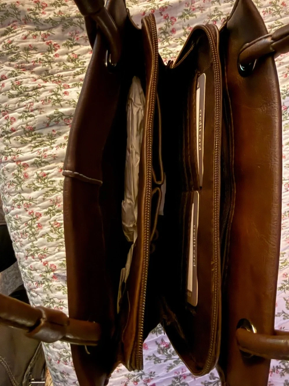 Sag Harbor Classic Brown Leather Shoulder Bag - Picture 5 of 5